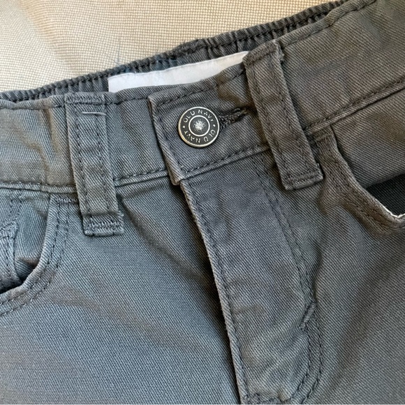 Toddler Boy Gray Twill Pants - LIKE NEW CONDITION - Old Navy - 2T - Picture 3 of 10